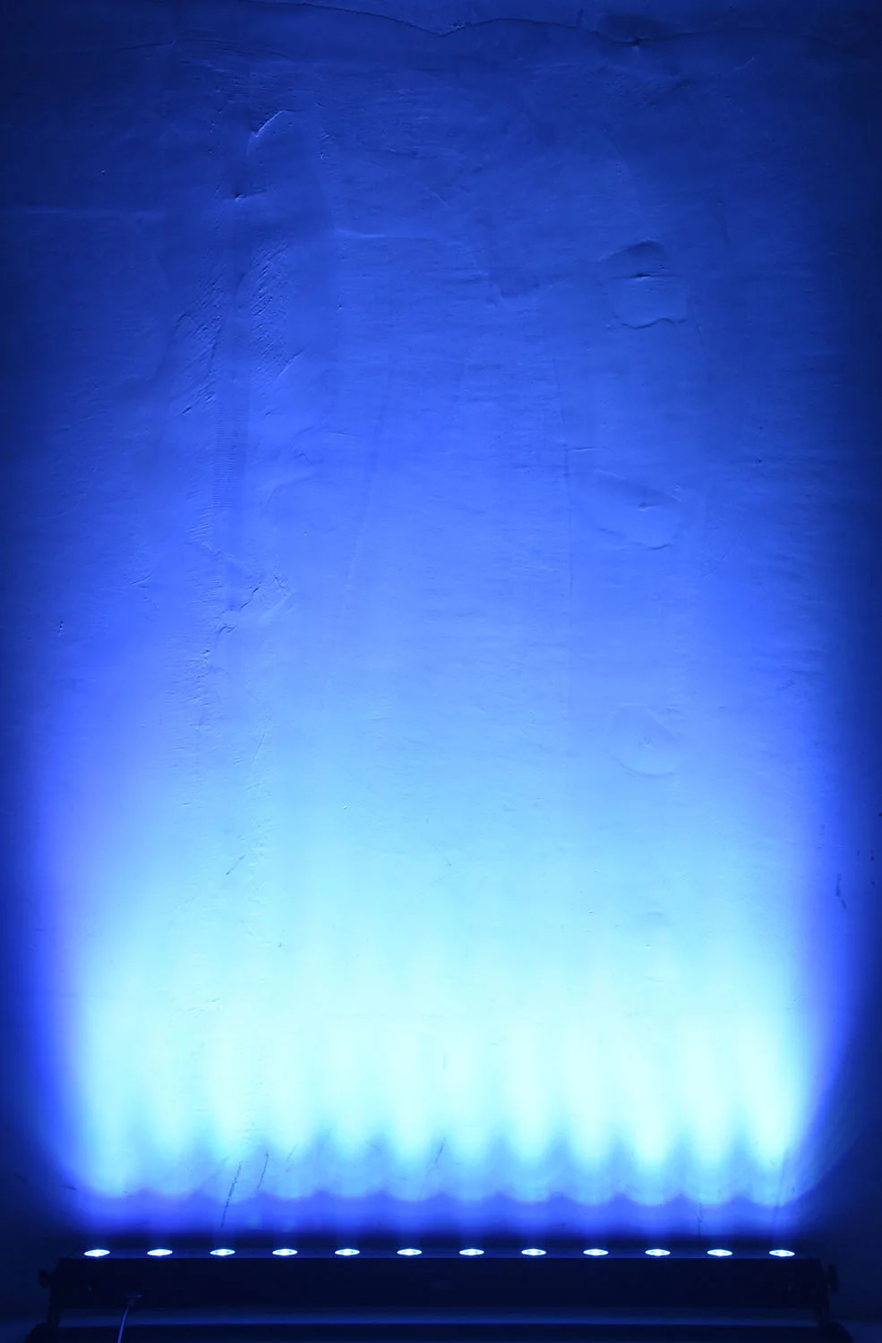 Beamz LCB140 12x6W RGBW LED Wash Strip - Image 6