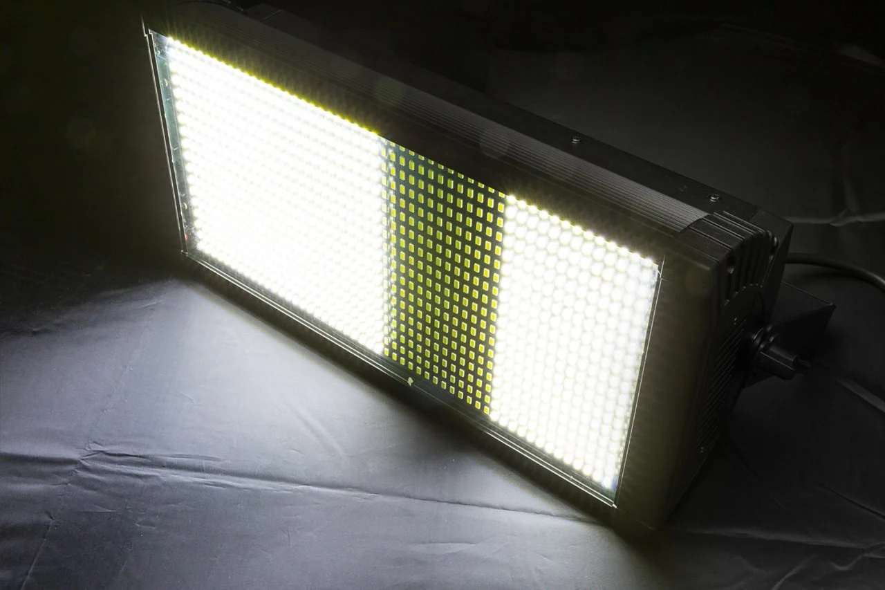 Beamz PRO BS1000 Strobe Flood Blinder LED - Cool White - Image 5