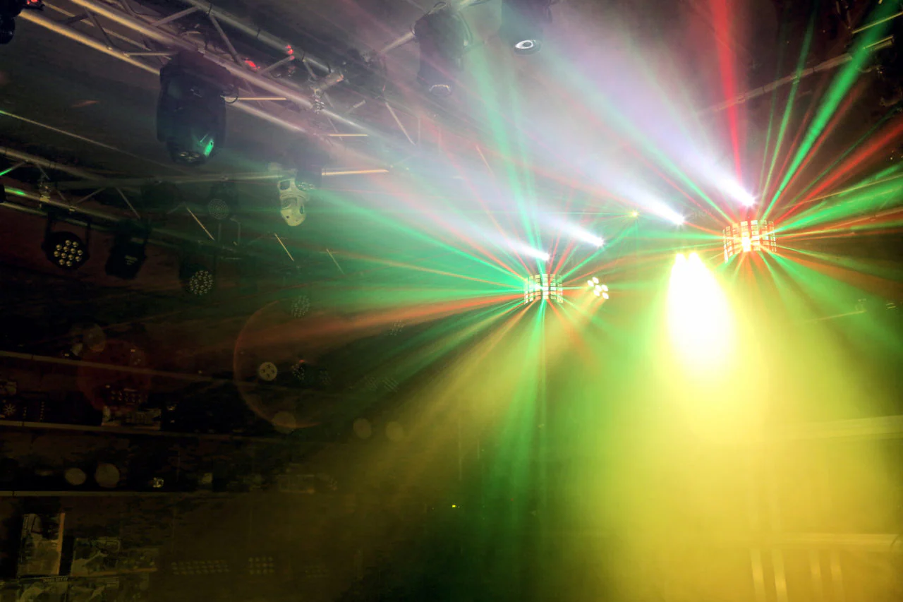 Beamz ShowBar 2 x Par 6x6in 2xDerby Laser R/G DMX IR Light - Image 5