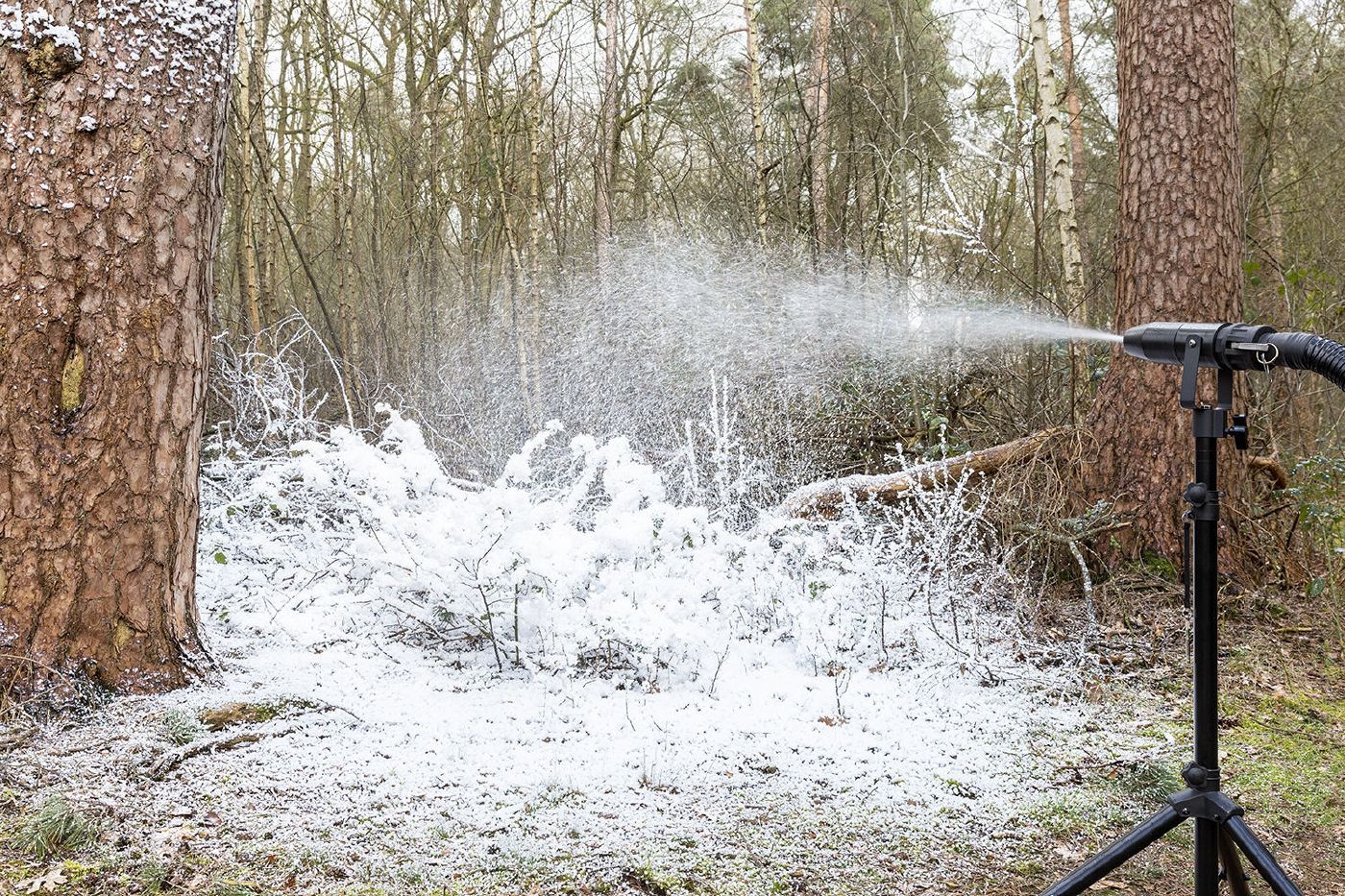 Beamz SNOW5000 High-Output Snow Machine - Image 14