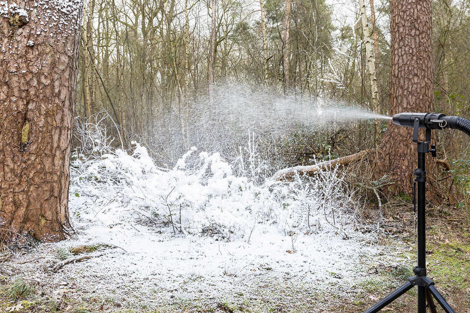 Beamz SNOW5000 High-Output Snow Machine - Image 16