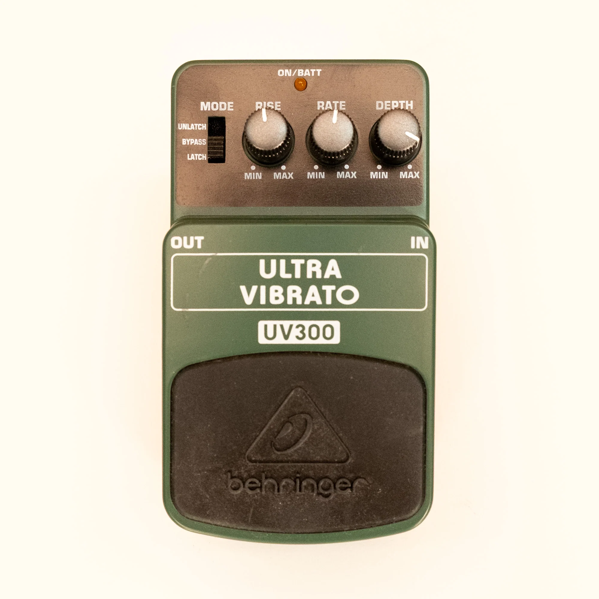 Behringer UV300 Ultra Vibrato Guitar Effects Pedal (S210902297507) - Preloved
