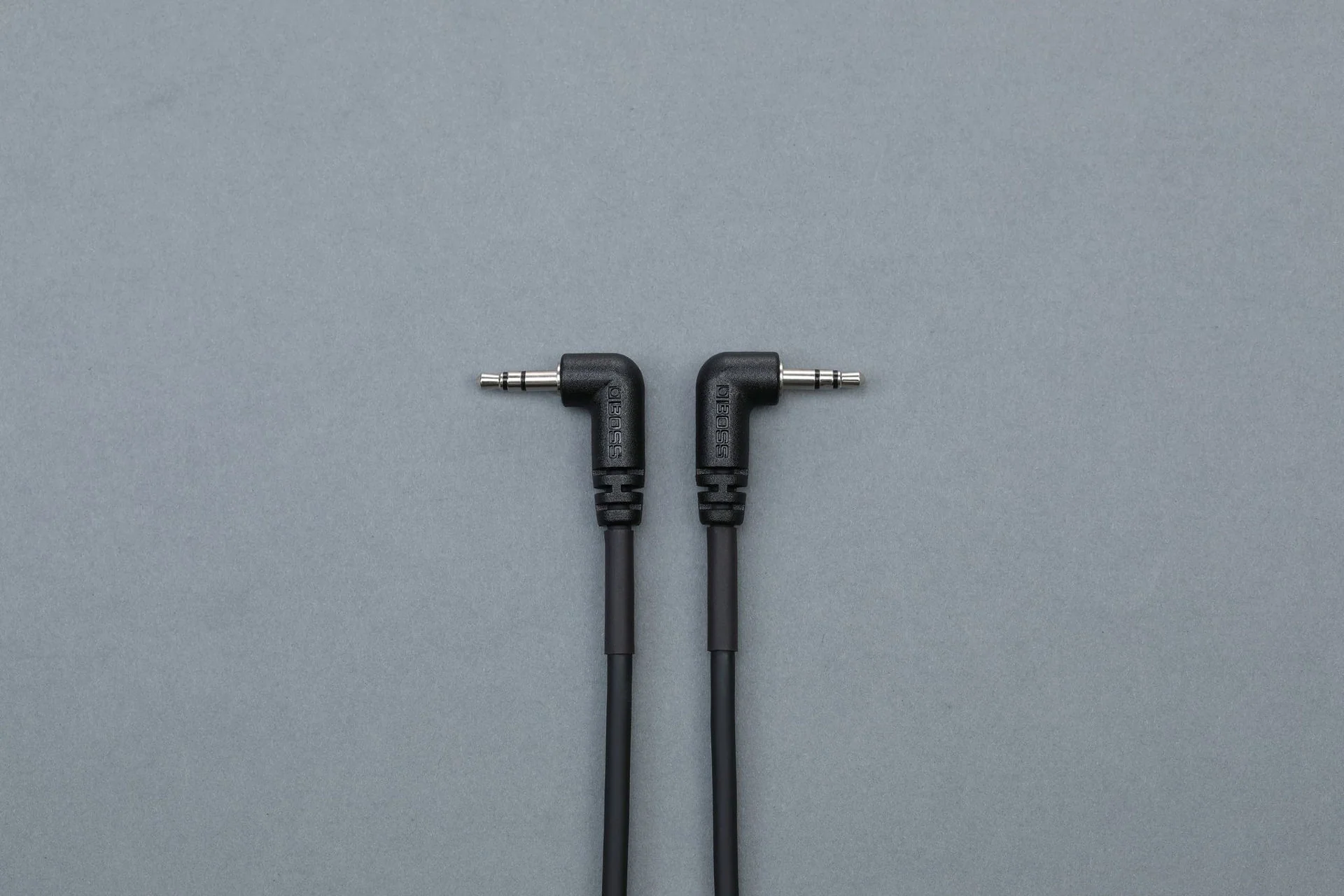 BOSS BCC-2-3535 MIDI Cable with Right Angle TRS connection (2ft) - Image 6