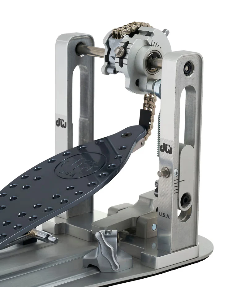 DW MFG Machined Chain Drive Single Bass Drum Pedal with Extended Footboard - Image 3