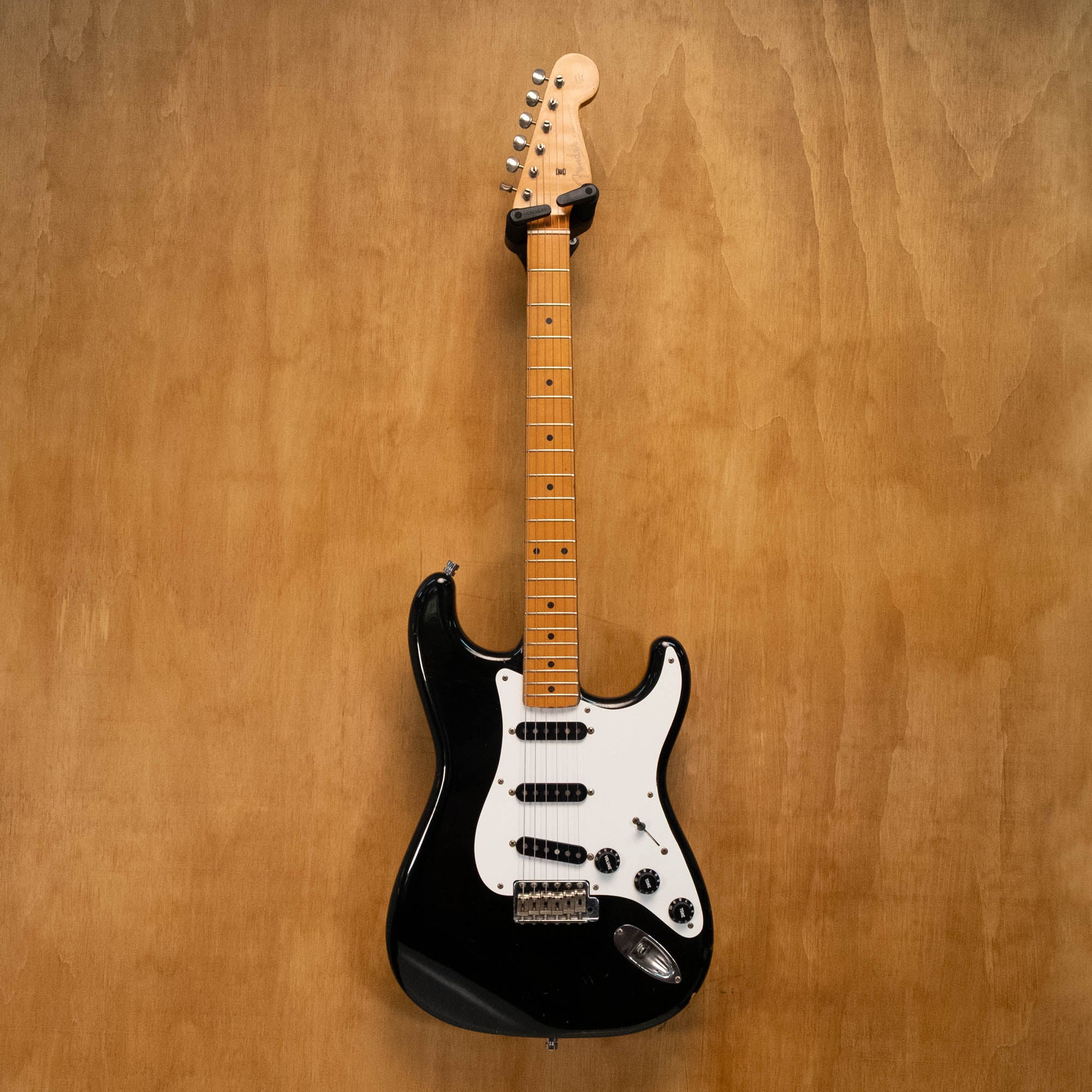 Fender '57 Stratocaster ST57-55 Electric Guitar in Black Made in Japan '85 (A010921) - Preloved