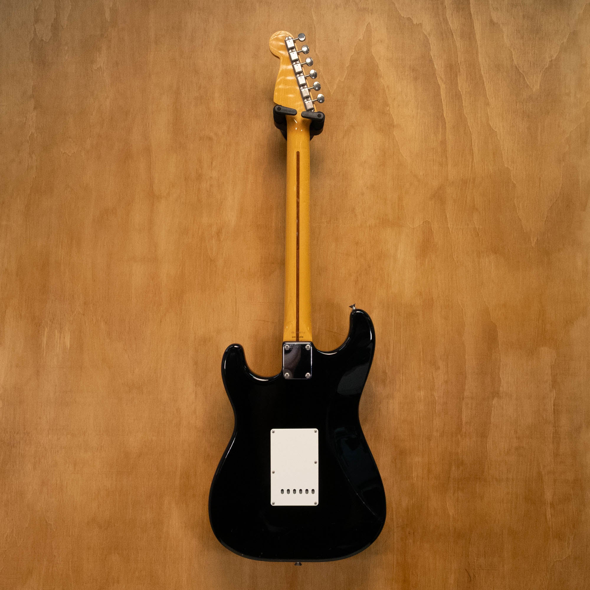 Fender '57 Stratocaster ST57-70 Electric Guitar in Black Made in Japan '95 (N016714) - Preloved - Image 2