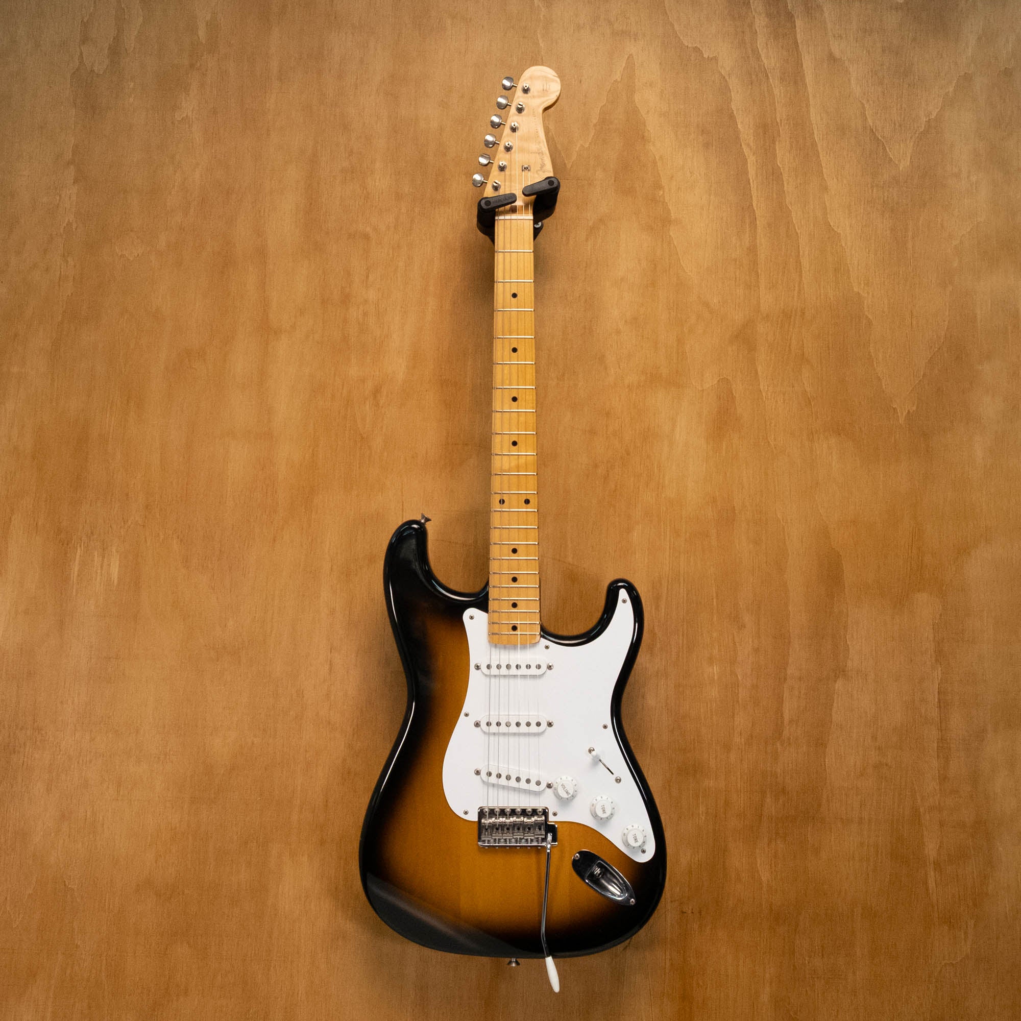 Fender '57 Stratocaster ST57-70T Electric Guitar in 2-Tone Sunburst with USA Pickups Made in Japan '93 (Q025767) - Preloved