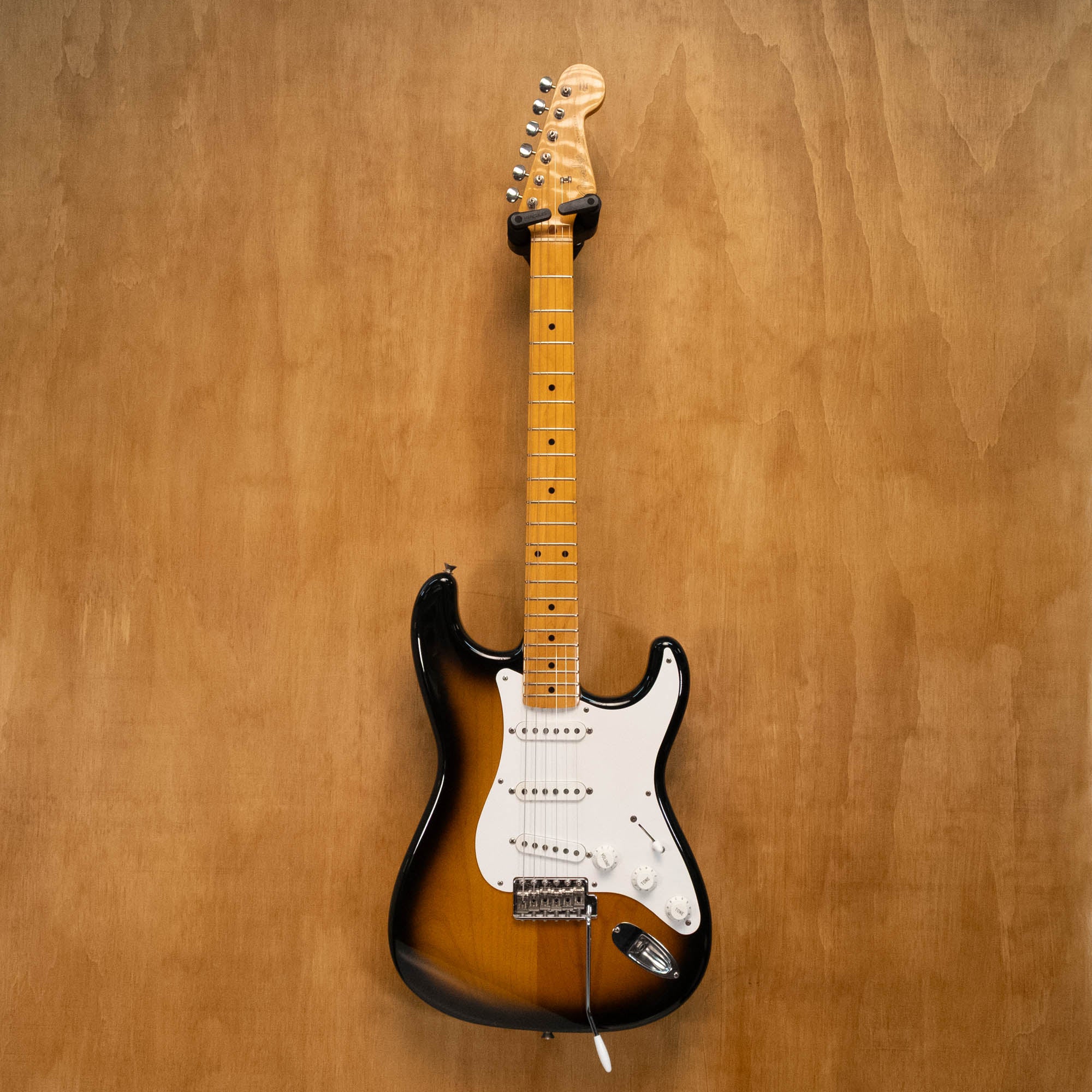 Fender '57 Stratocaster ST57-70TX Electric Guitar in 2-Tone Sunburst with Texas Specials Made in Japan '02 (Q025677) - Preloved