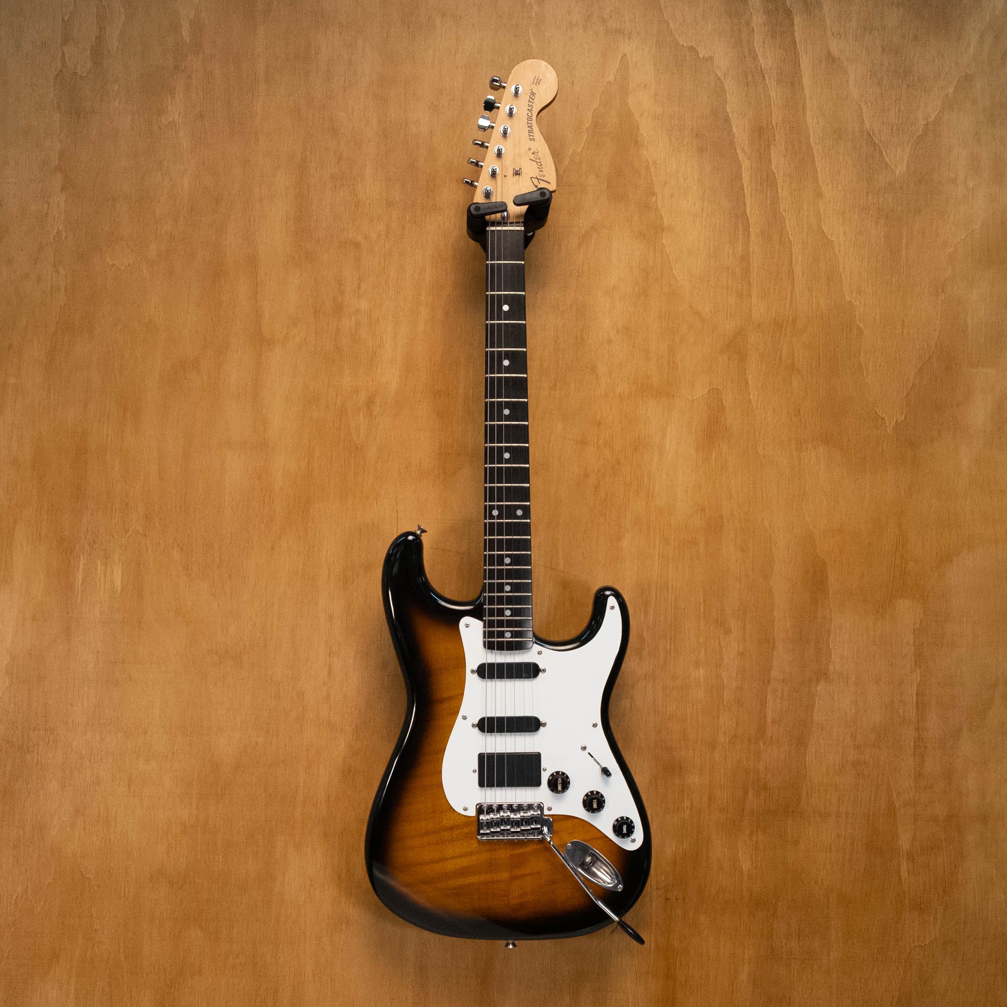Fender '72 Stratocaster ST72-Y016 "Custom Order" Modified Electric Guitar in 2 Tone Sunburst with EMG Set Made in Japan '86 (E600016) - Preloved