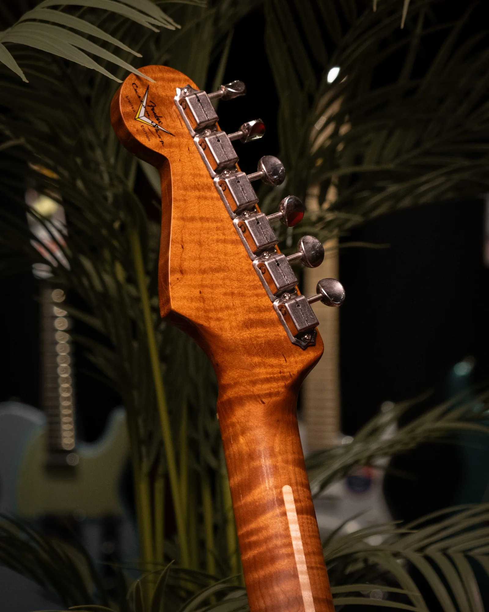 Fender Custom Shop Limited Edition '50s Stratocaster Deluxe Closet Classic Electric Guitar in 2-Color Sunburst - Image 7