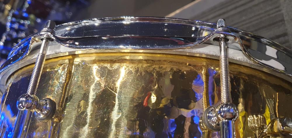 Ludwig Hammered Brass Snare Drum 6.5x14 with Tube Lugs, P85 & Throw Off - B-STOCK - Image 3
