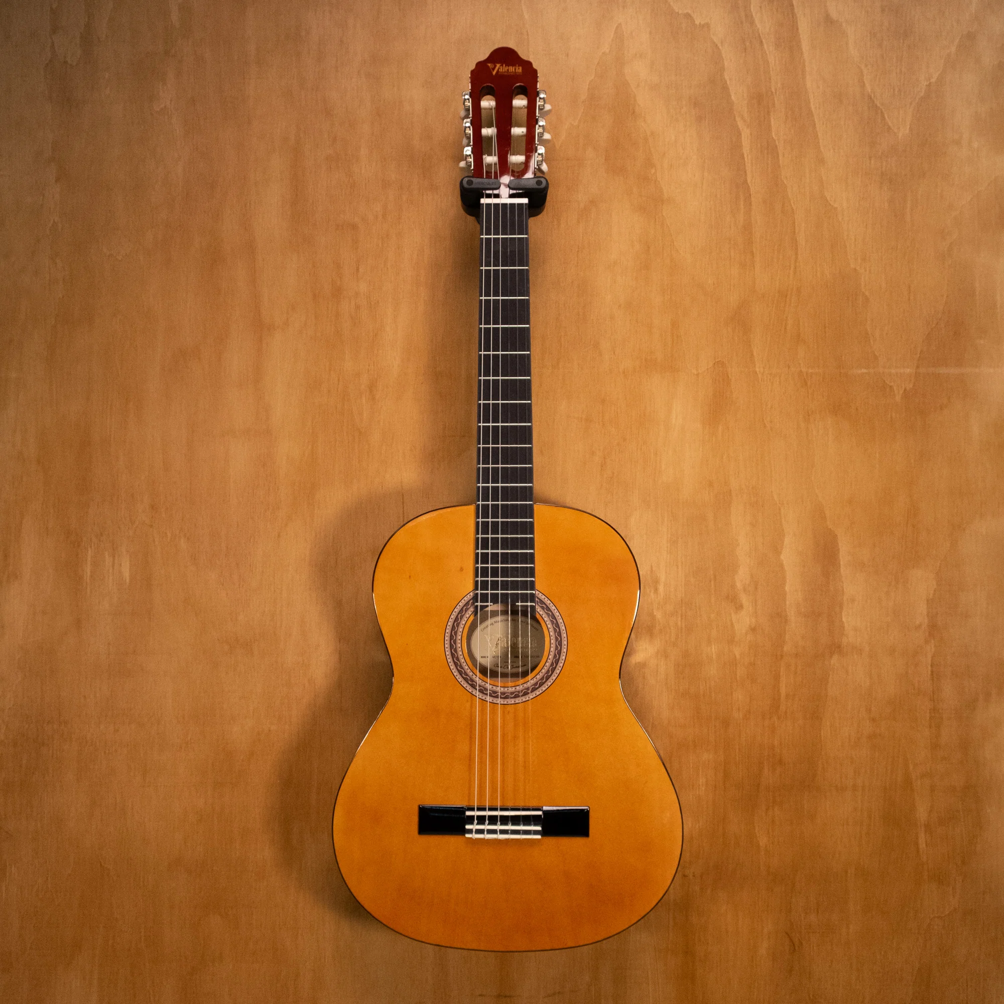 Valencia VC104 4/4 Classical Guitar Kit in Natural (1050336) - Preloved